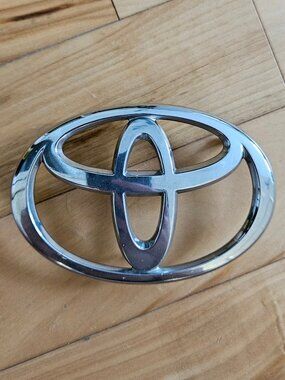 TOYOTA COROLLA 2003-2008 Front Grille Emblem Genuine OEM  75311-02110